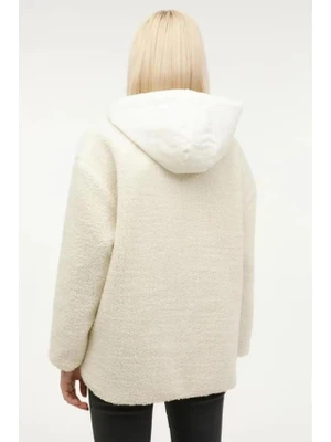 Kürklü Kadın Kaban